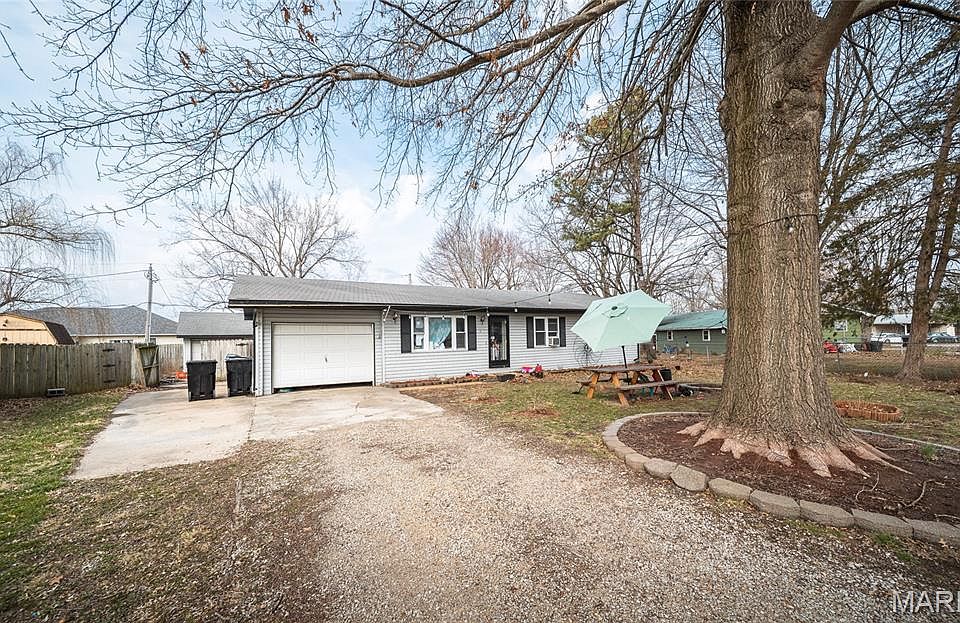 1st image of 14 Marion Dr