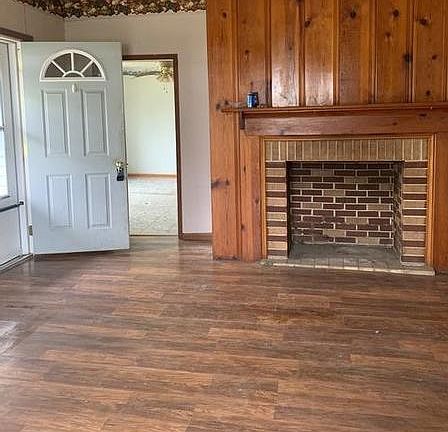 4th image of 302 W Market St