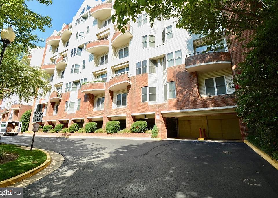 1st image of 301 S Reynolds St APT 211