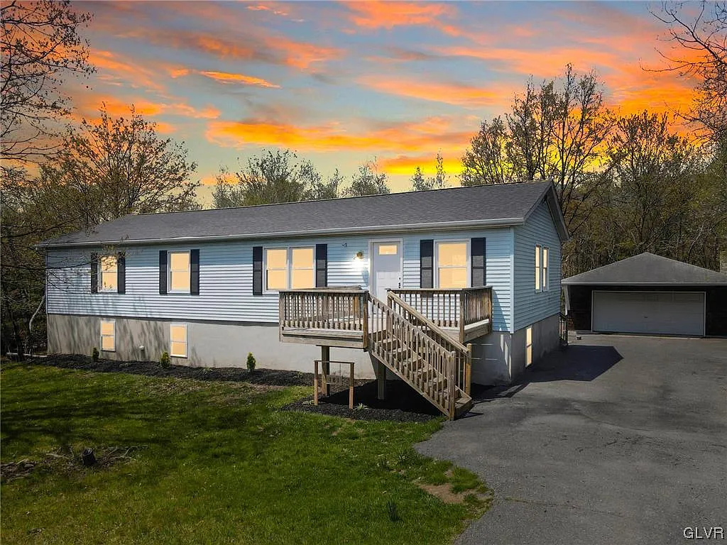 181 Winding Way photo 1