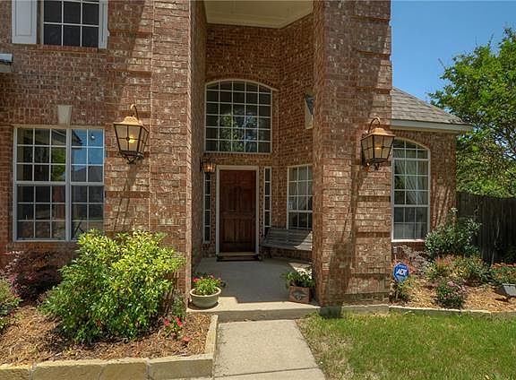 2nd image of 5801 Gloucester Ct
