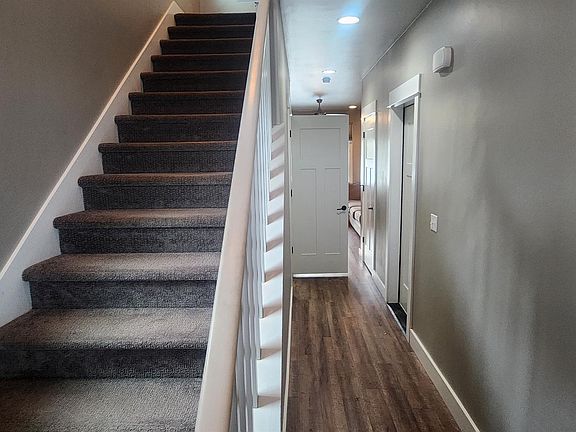 3rd image of 2633 Park Creek Ave #1