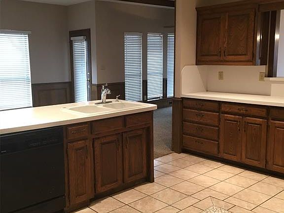 3rd image of 4402 Emerald Dr
