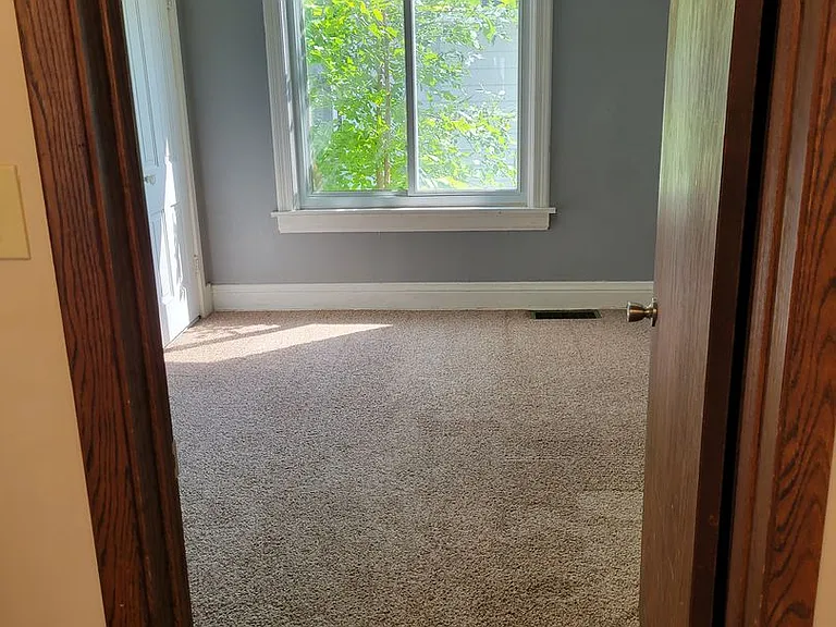 512 E Maple St — Photo 13