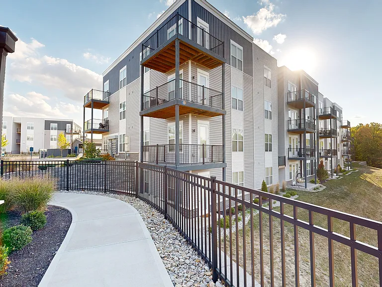 Elevation 800 — Photo 9