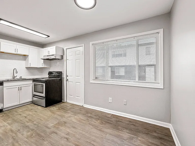 Balfour Chastain — Photo 7