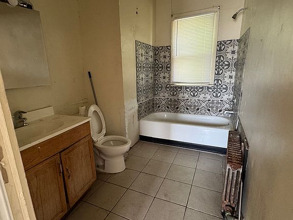 5th image of 1710 W Waseca Pl