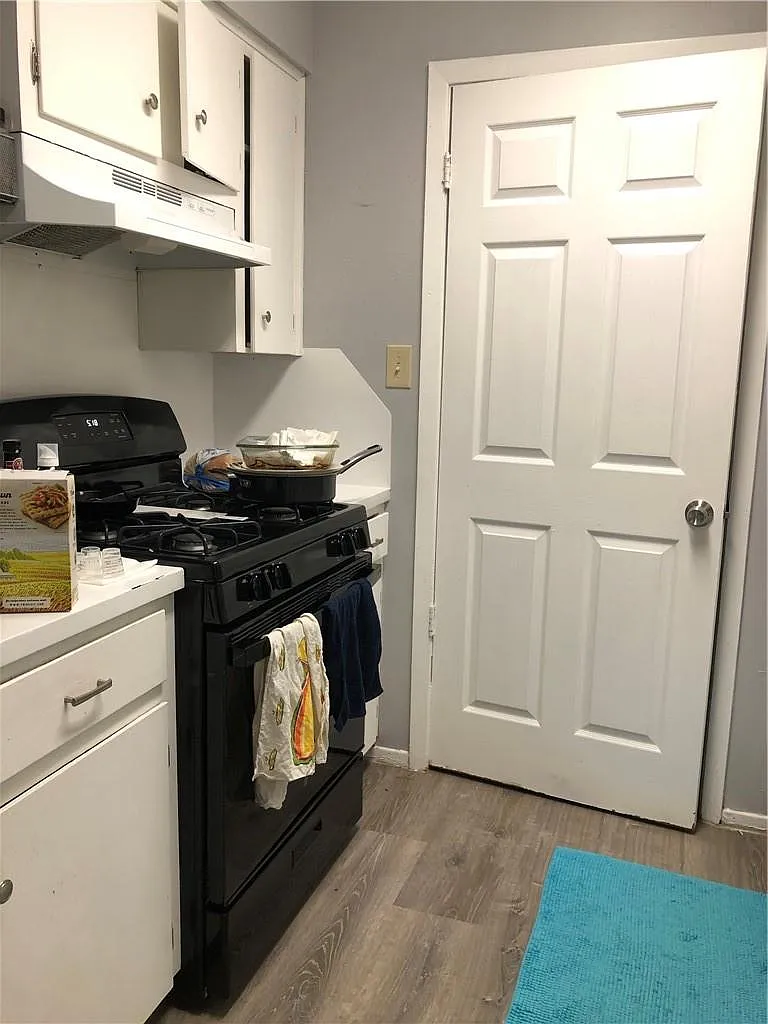 3 bed, 1.5 bath, 1047 sqft, $1,250 — Photo 2