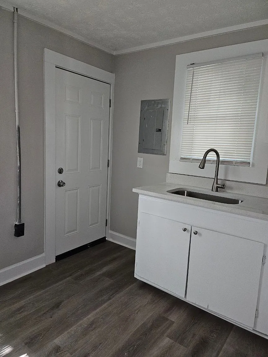 1107 Bryan Ave #1107B photo 1