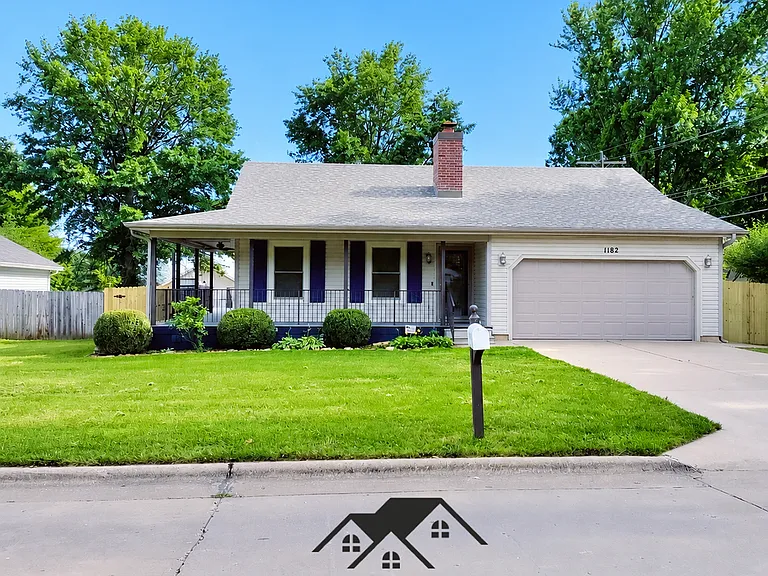 1182 E Evans St — Photo 2
