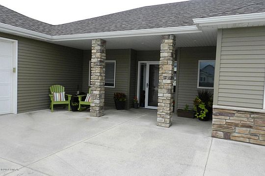 3rd image of 5566 Sunflower Ln S
