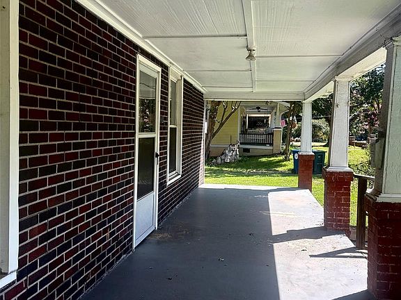 3rd image of 1612 N Main St