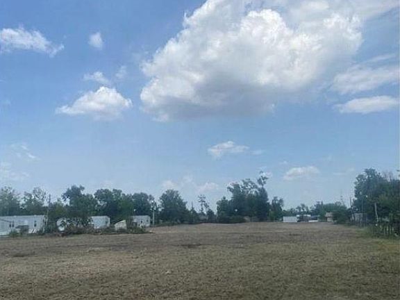 2nd image of 628 S Post Oak Rd