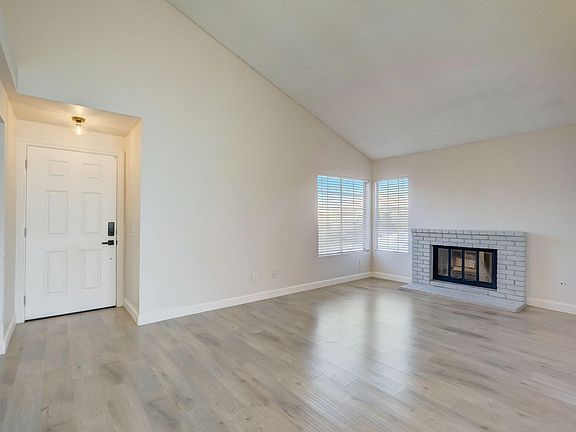 5th image of 36960 Stratford Dr