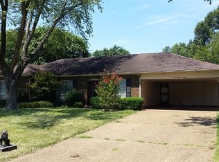 2819 Executive Dr, Memphis, TN 38115