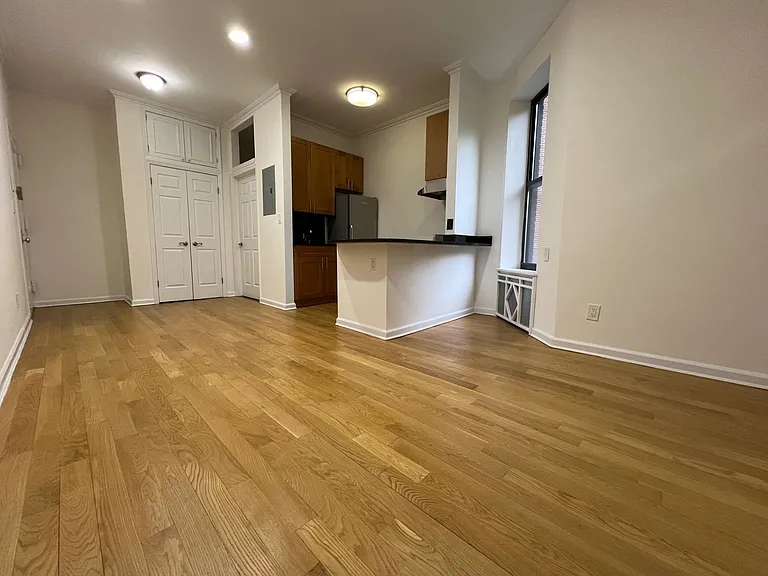 130 E 93rd St #4A — Photo 2