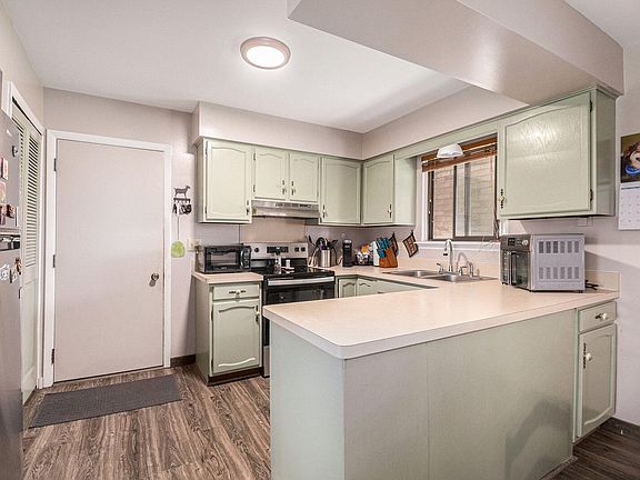 4th image of 608 N Wickshire Ln