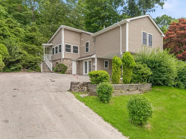 4 Narcissus Dr, Mahopac, NY 10541