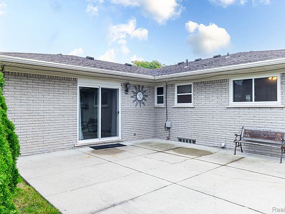 3rd image of 15310 Irene St
