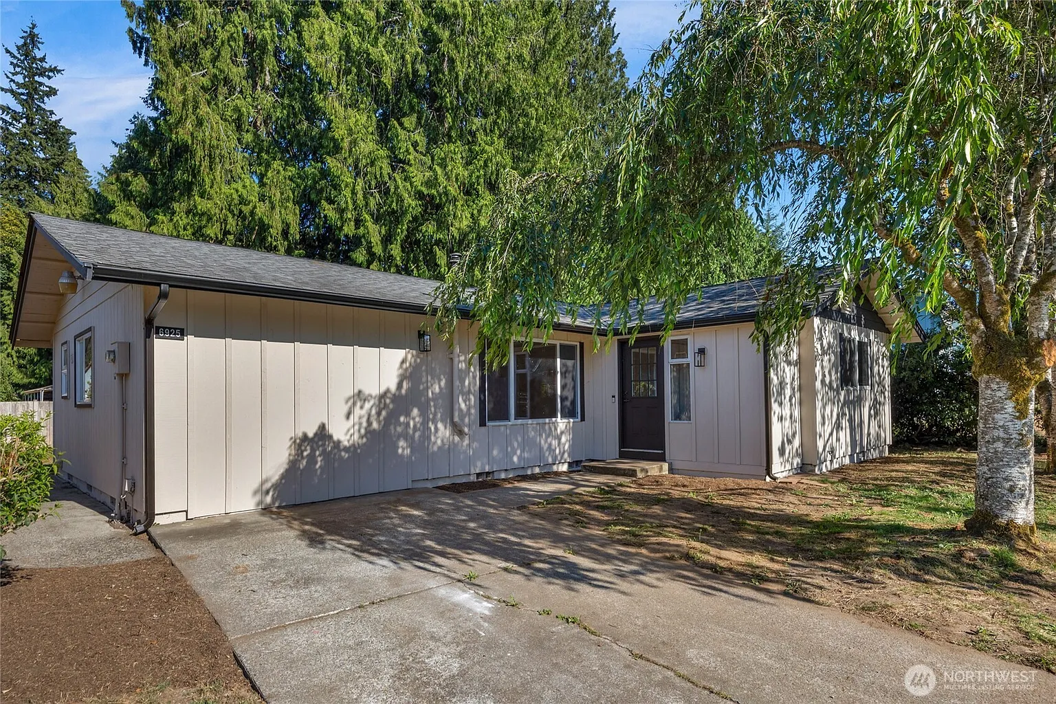 6925 19 Drive NE photo 1