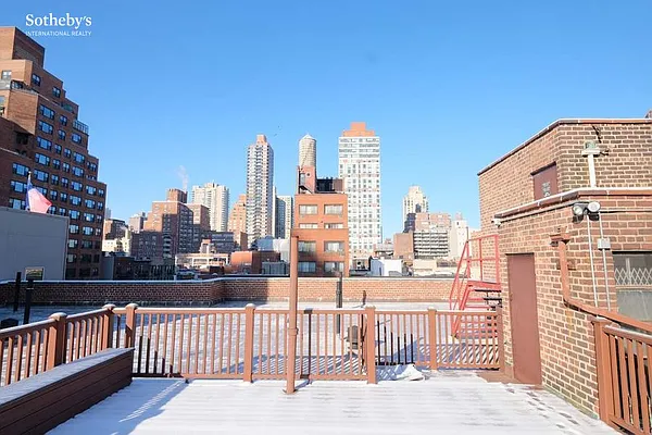 Rented by Sotheby's International Realty | media 25