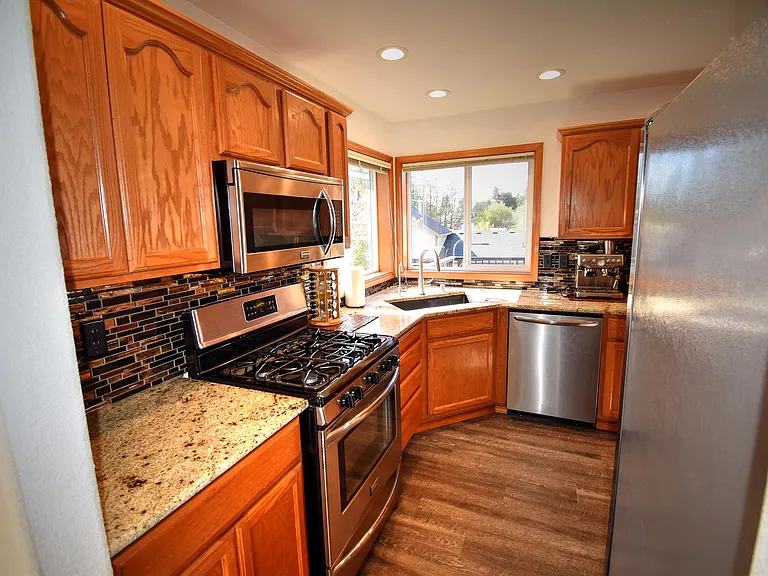 2918 Lohman Ct SE — Photo 9