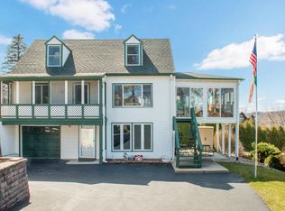 678 Shabbona Dr, Fontana, WI 53125