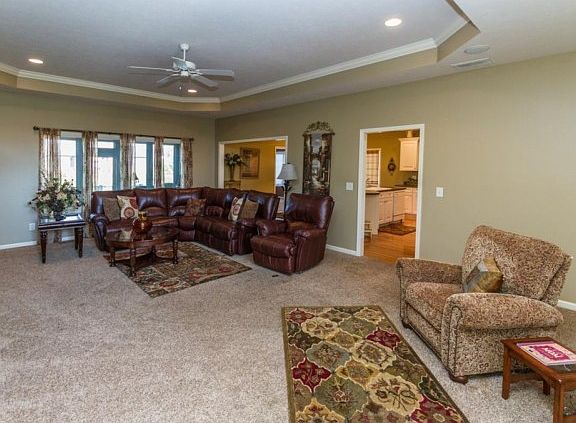 4th image of 30 Bay Hill Cir