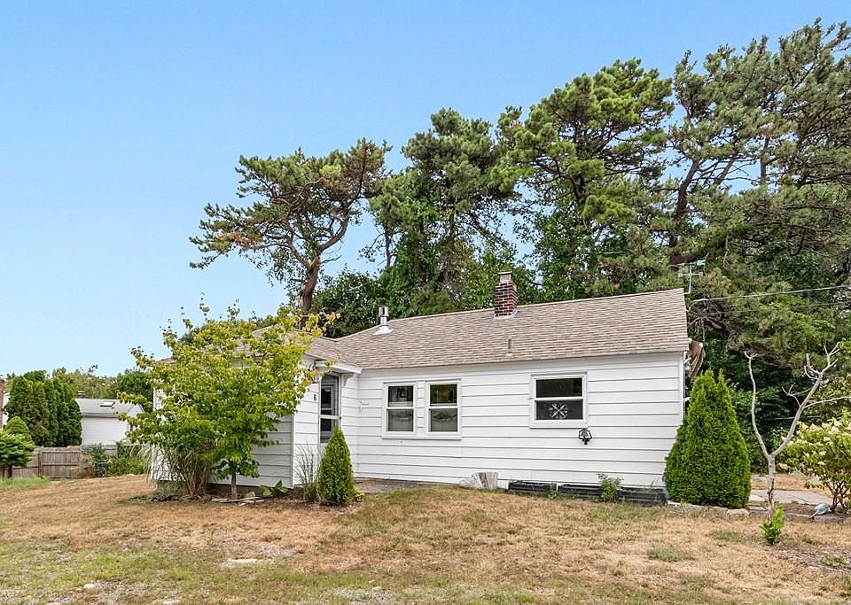 1st image of 6 Great Hill Ln