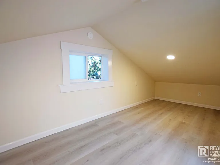 1710 Martin Luther King Jr Way — Photo 18