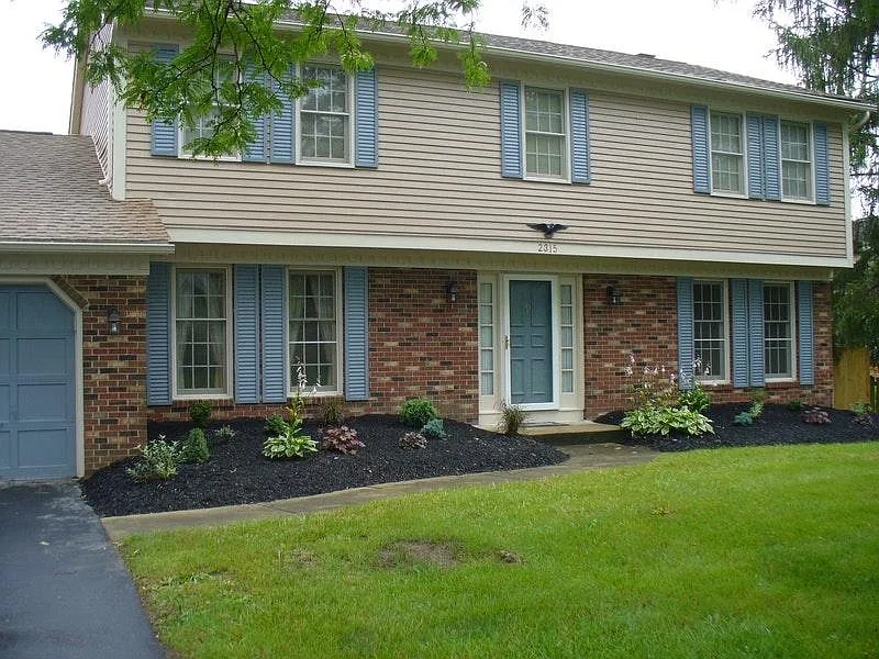 5 bed, 2.5 bath, 2500 sqft, $2,600 — Photo 1
