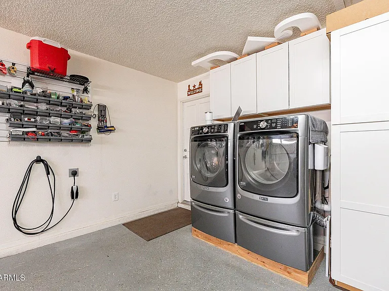2033 E Harvard Dr — Photo 30