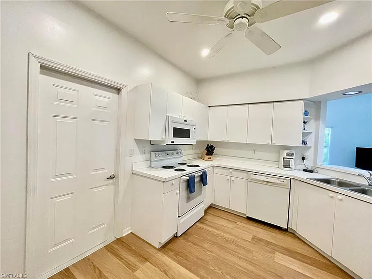 685 Windsor Sq #101 — Photo 34