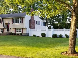 137 Nottingham Rd, Dracut, MA 01826