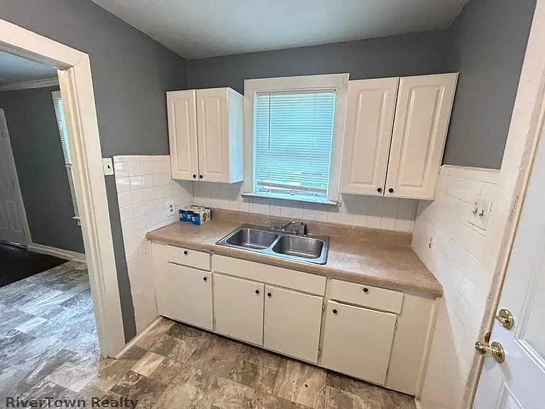 2718 Windsor Pkwy — Photo 8