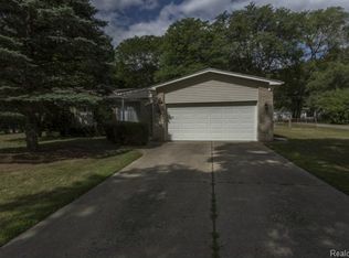 20317 Purlingbrook St, Livonia, MI 48152