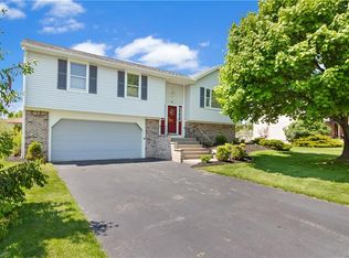 28 Deerpath Dr, Lancaster, NY 14086