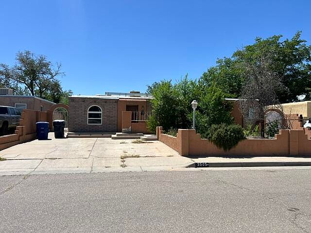 1st image of 3505 Valencia Dr NE