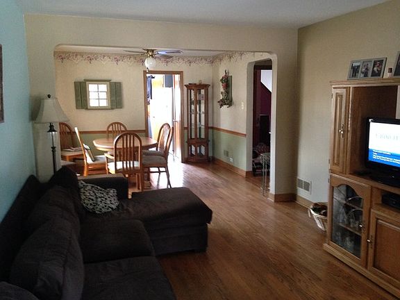 3rd image of 10746 S Lawndale Ave