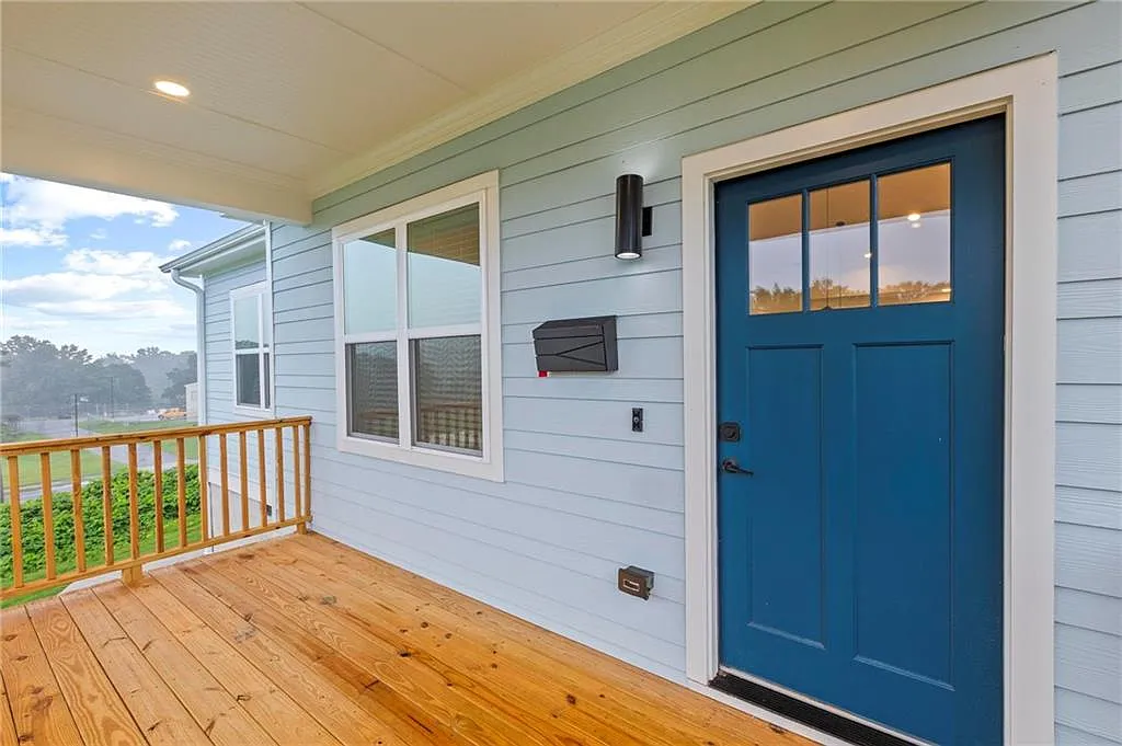 4 bed, 2.0 bath, 1310 sqft, $3,200 — Photo 2
