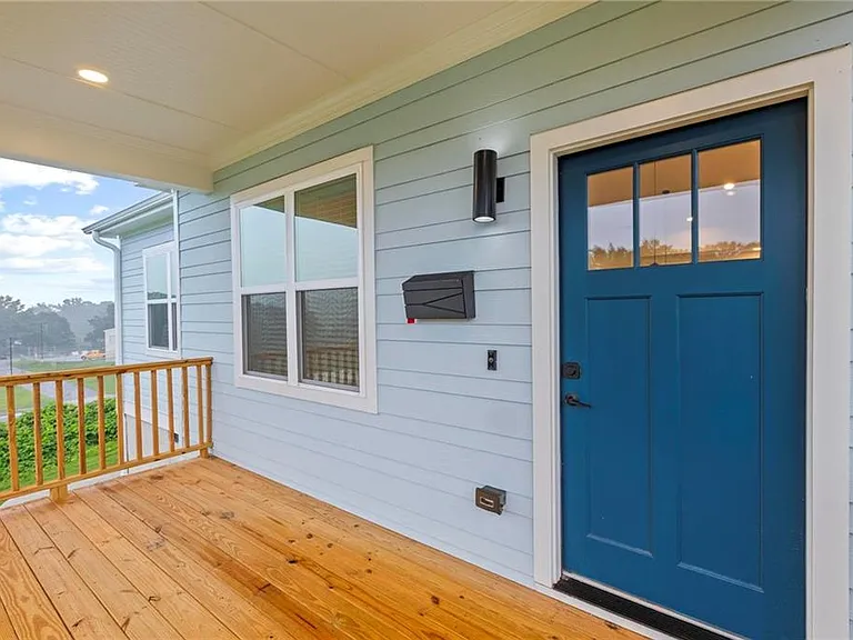 129 Hilltop Dr SW — Photo 2