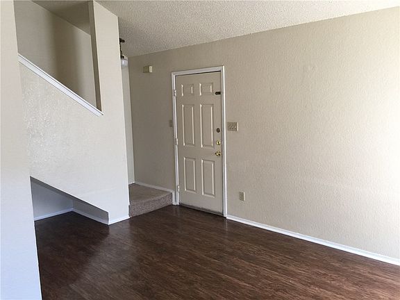 5th image of 2221 Katy Ln APT D