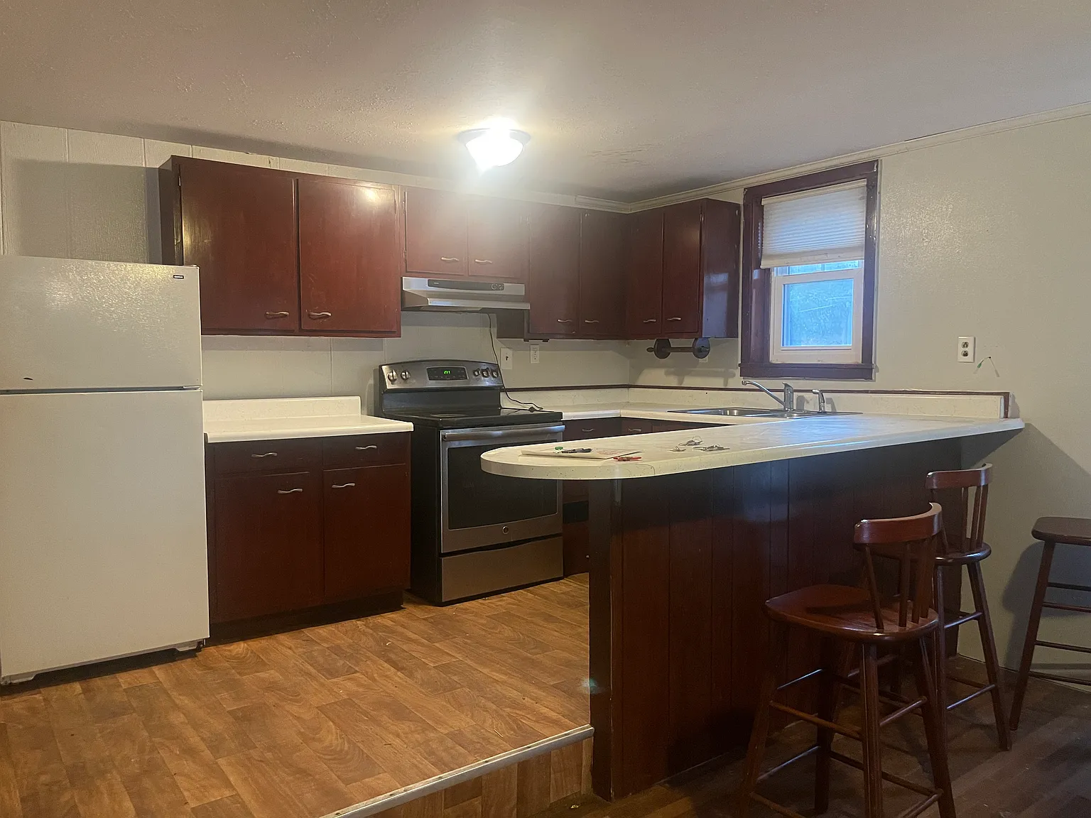 3 bed, 1100 sqft, $1,000 — Photo 1
