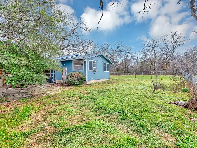 410 Shady Ln — Photo 36