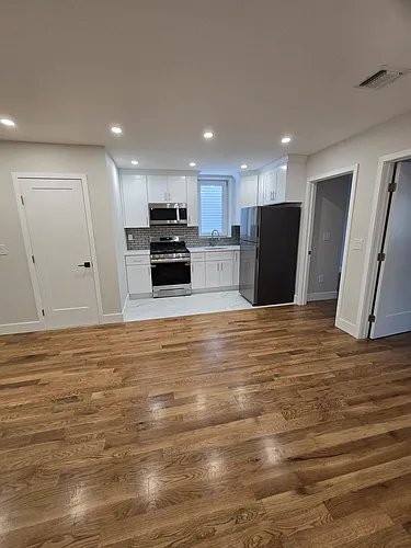 1040 Van Duzer St #2 Photo 1