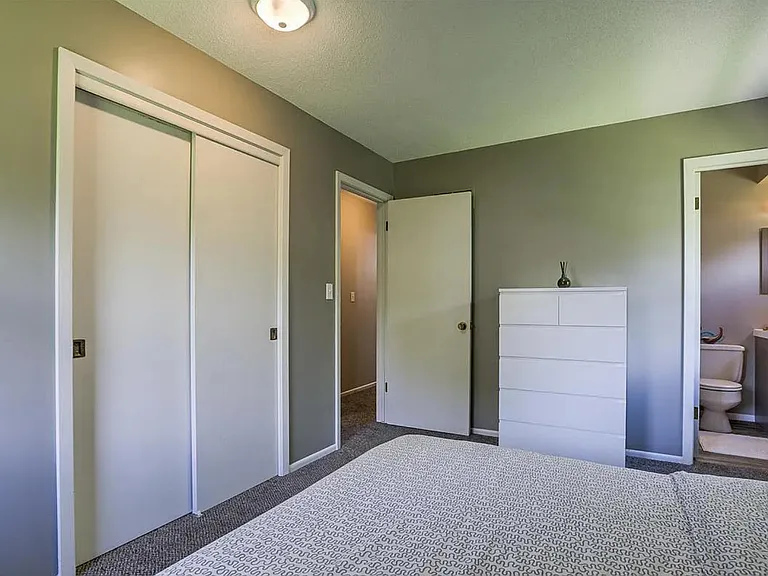 1901 Manor Ct — Photo 12