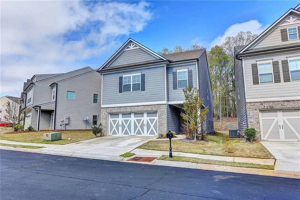 4 bed, 2.5 bath, $2,450 — Photo 1