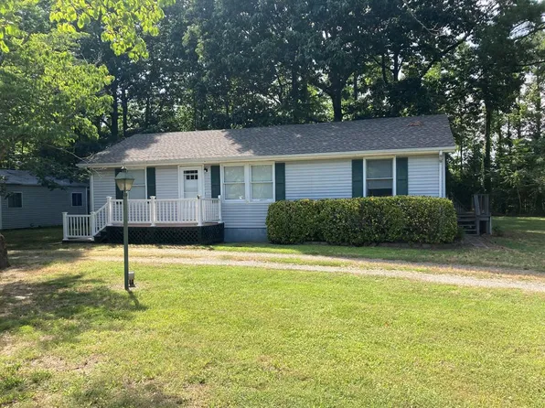 217 W Bay Dr, White Stone, VA 22578