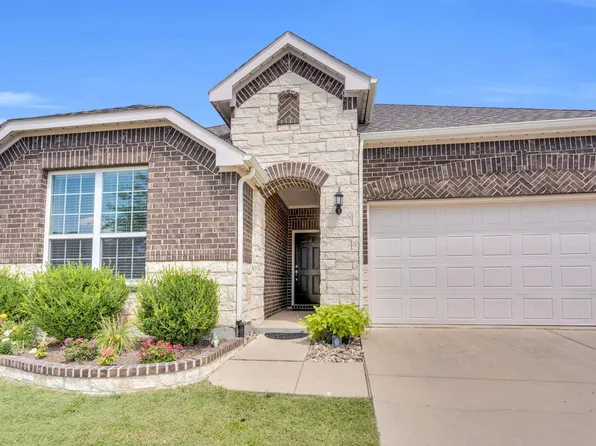 1001 Twisting Ridge Ter, Haslet, TX 76052