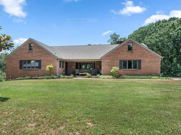 108 Foxwood Dr, Goode, VA 24556
